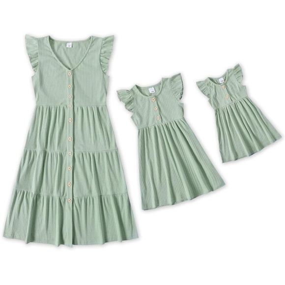 Beautiful Pleated Pale Green Flutter Sleeve Dress - Picture 2 of 6